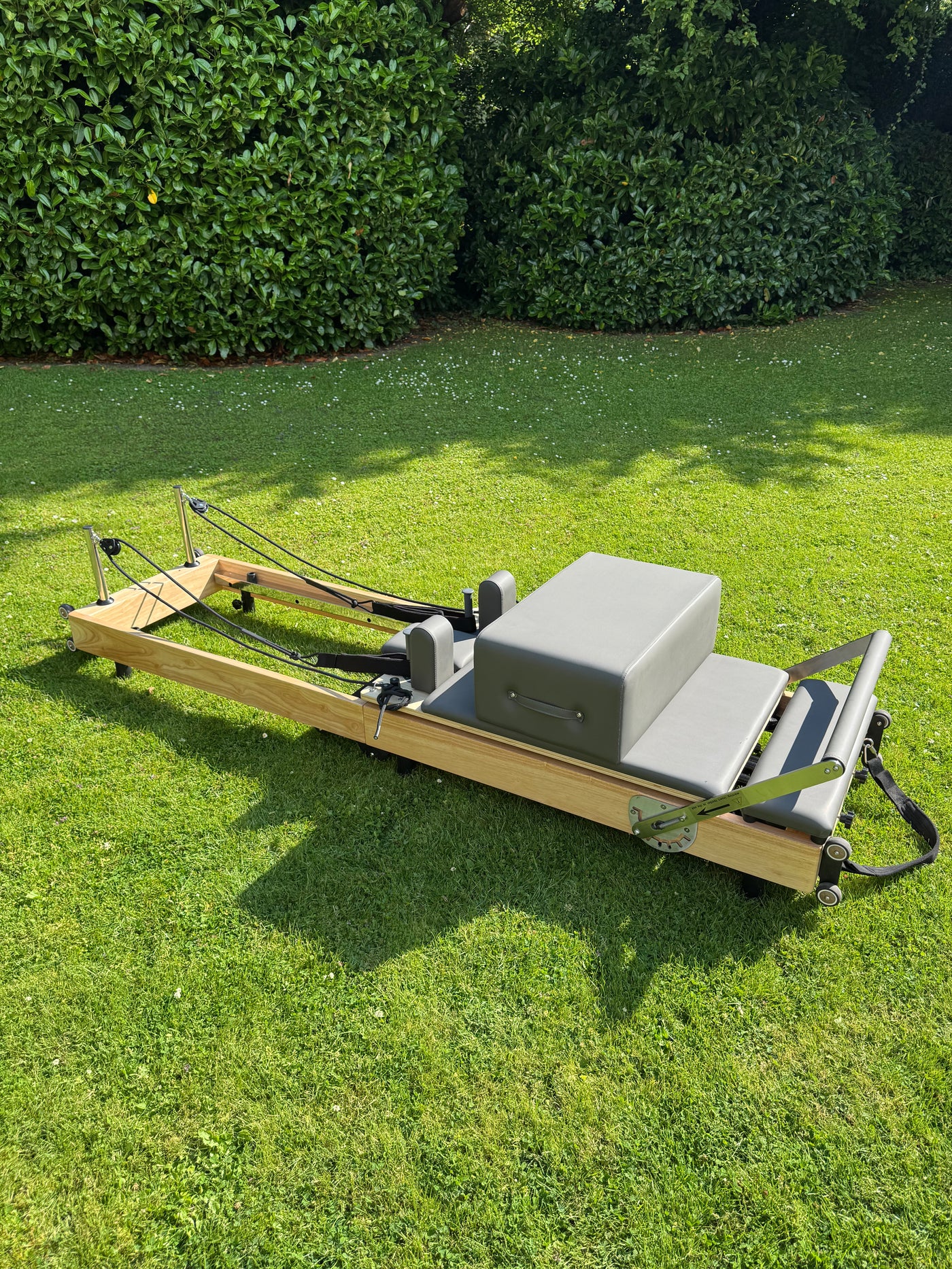 Foldbar Pilates reformer i egetræ