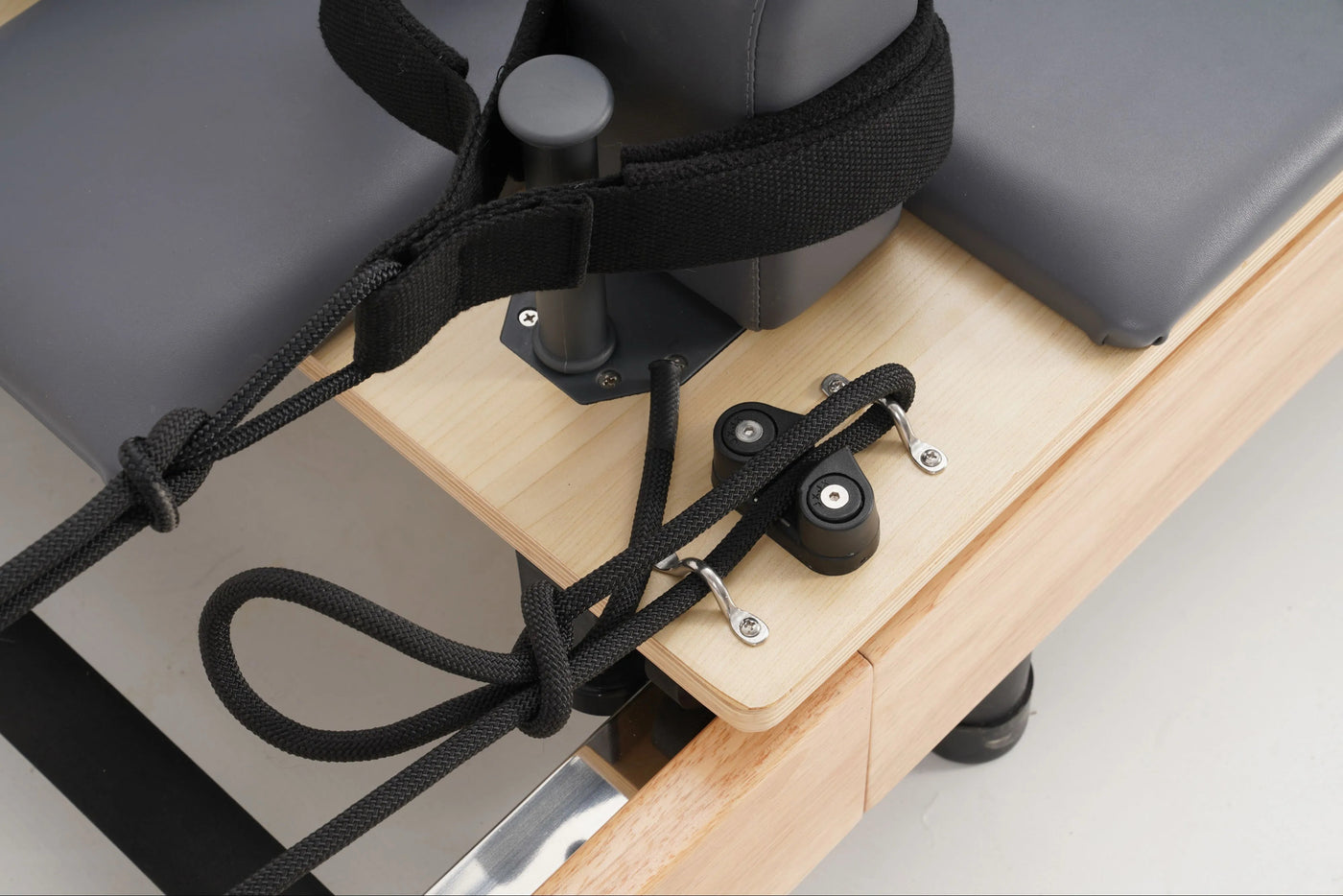 Foldbar Pilates reformer i egetræ